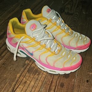 Nike AIR MAX AWESOME PAIR OF SNEAKS! SZ 8 Women's Pink and Yellow Sneakers